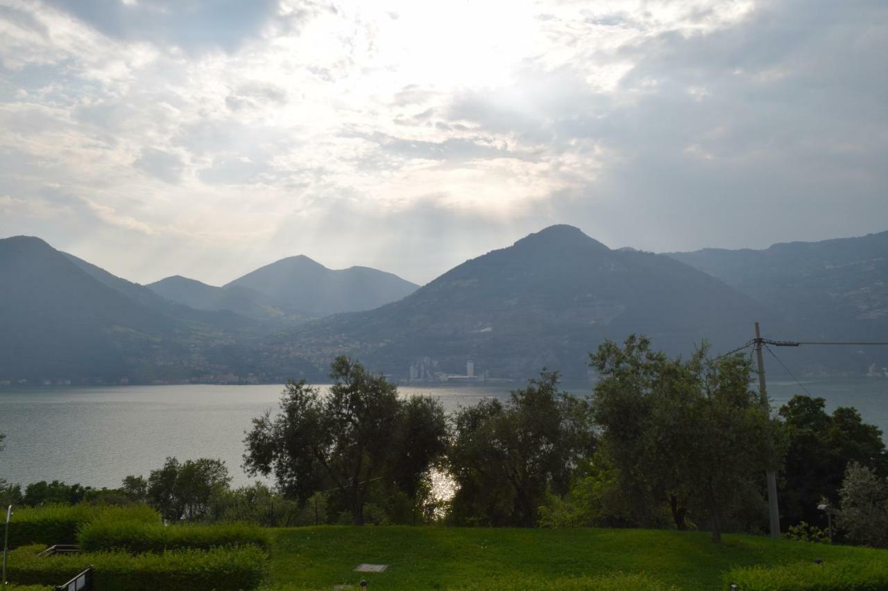 Appartamento Agnesi Monte Isola Buitenkant foto